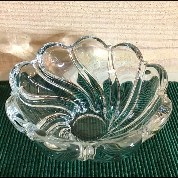 Thick Swedish Art Crystal Glass Bowl Trinket Dish - Picture 2 of 3